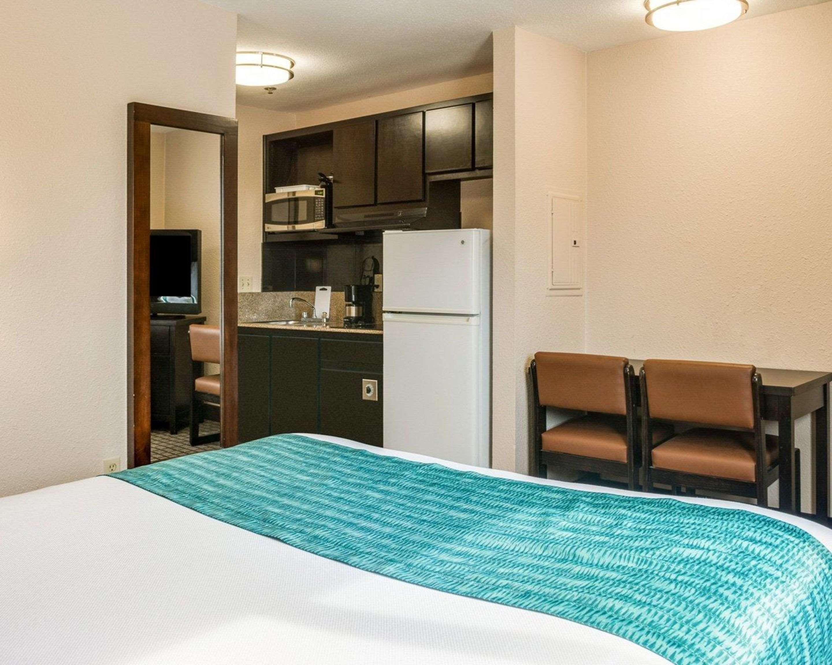 Suburban Hotel 2*