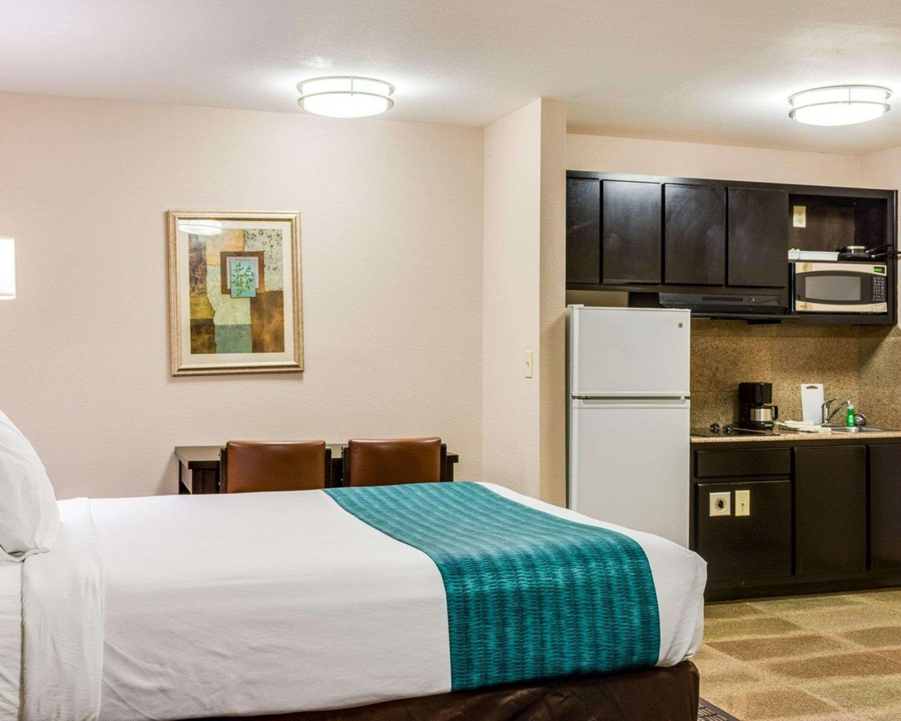 Suburban Hotel 2*